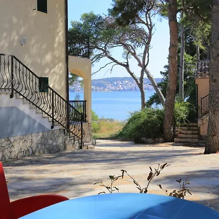 Apartment By The Sea Rogoznica - 18167 *